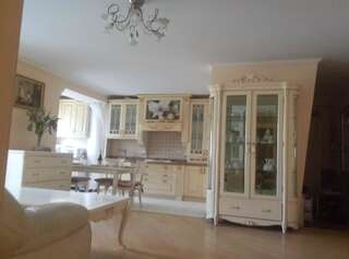 Апартаменты Семейные апартаменты с 3 спальными комнатами. Одесса Апартаменты-1