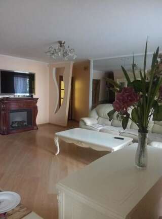 Апартаменты Семейные апартаменты с 3 спальными комнатами. Одесса Апартаменты-39